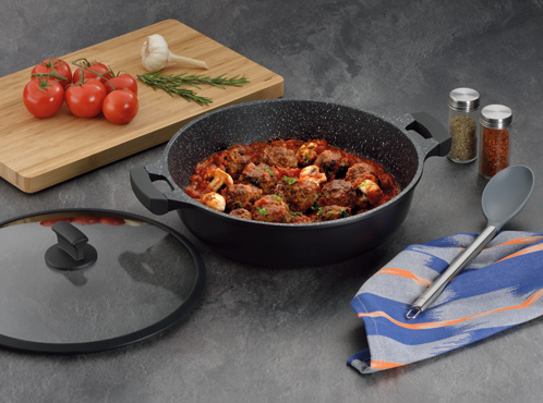 kela’s Stella Nova stewing pan or serving pan